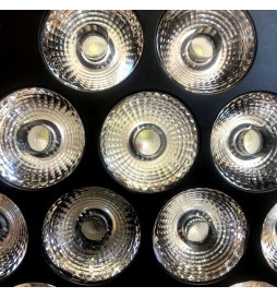 300 W LED-kohdevalaisin DALLAS PRO RBG + W 4 i 1 DMX