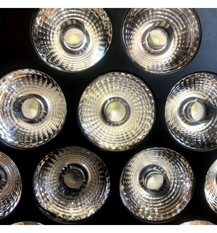 300 W LED-kohdevalaisin DALLAS PRO RBG + W 4 i 1 DMX